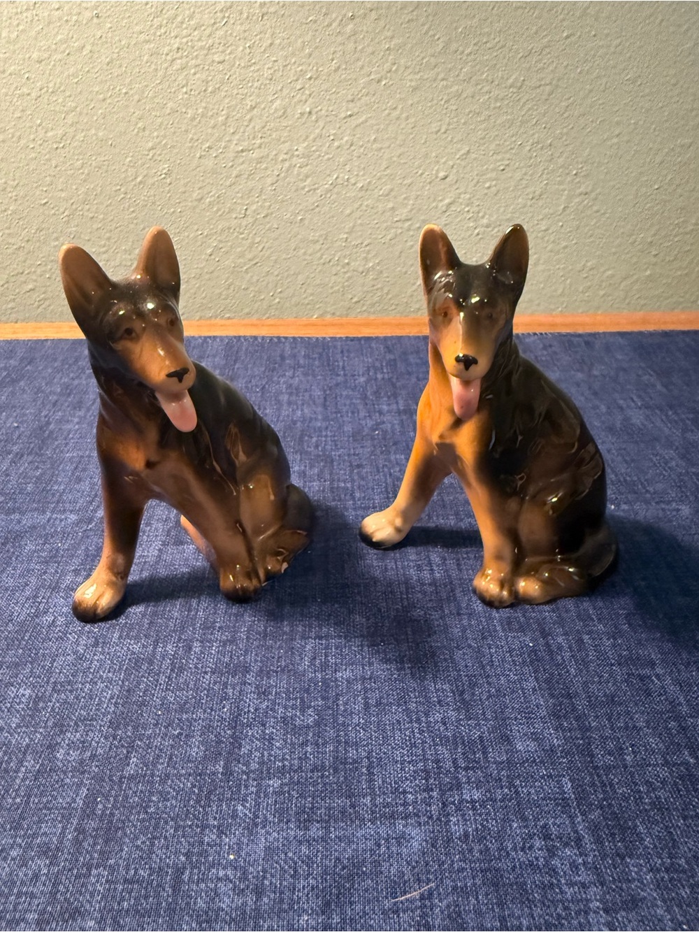 Dog figurines